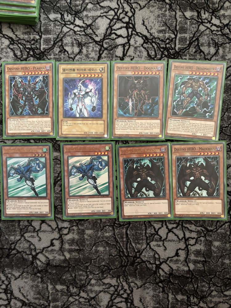 Yugioh карти.