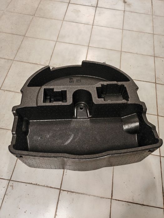 Разпределител за багажник за Тойота РАВ 4, 2019-2025 г.