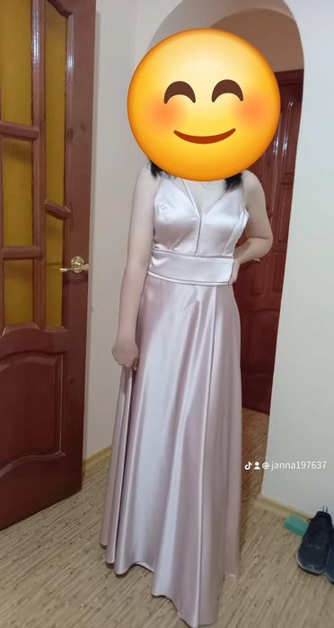 Платье нарядное продам