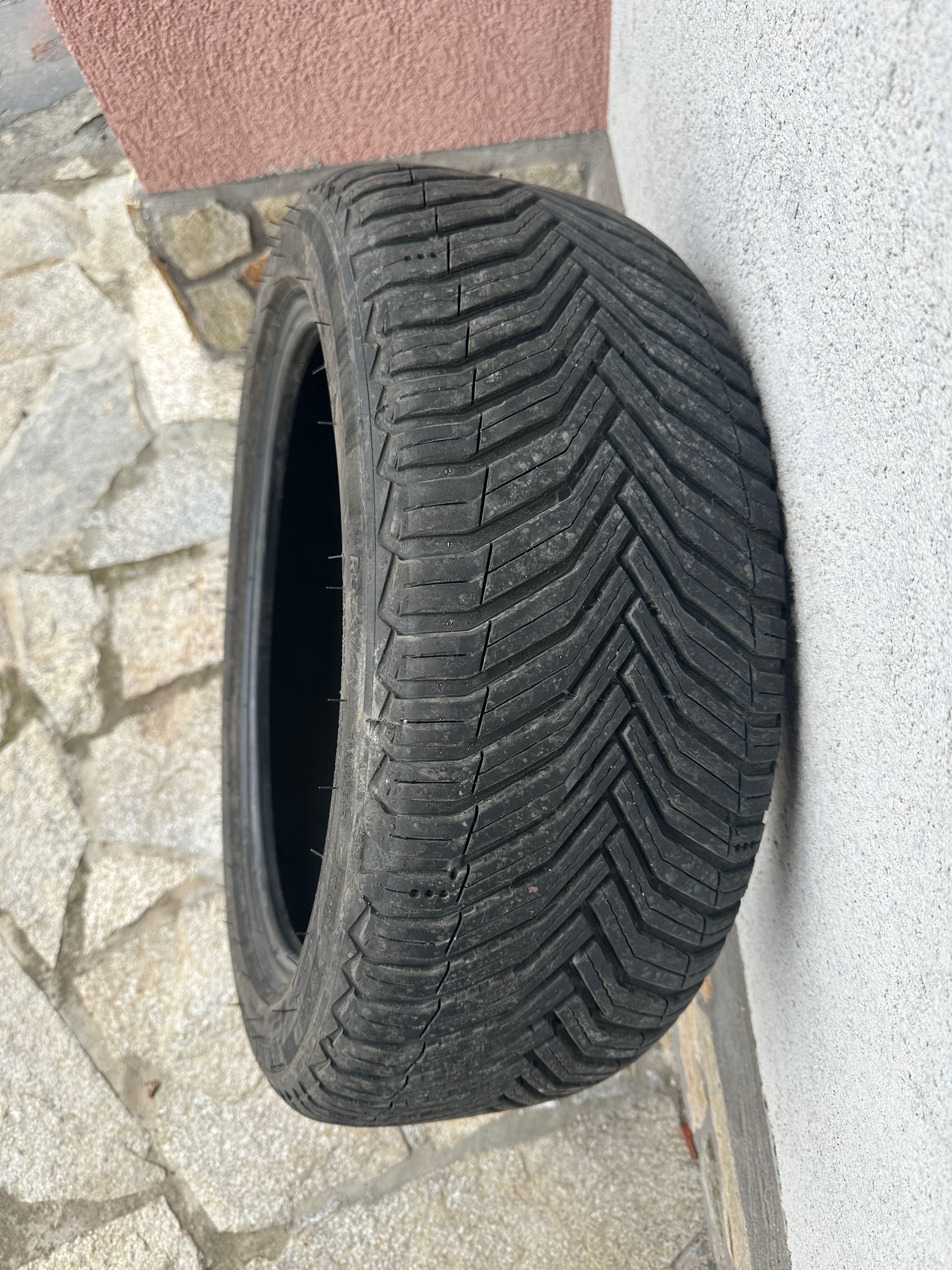 215/45/17,michelin.,dot 2922,нова