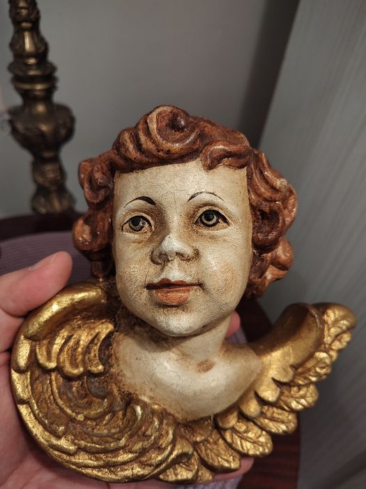 Îngerași, amorași sculptați in lemn