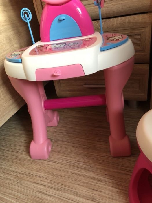 Детский туалетный столик со стульчиком