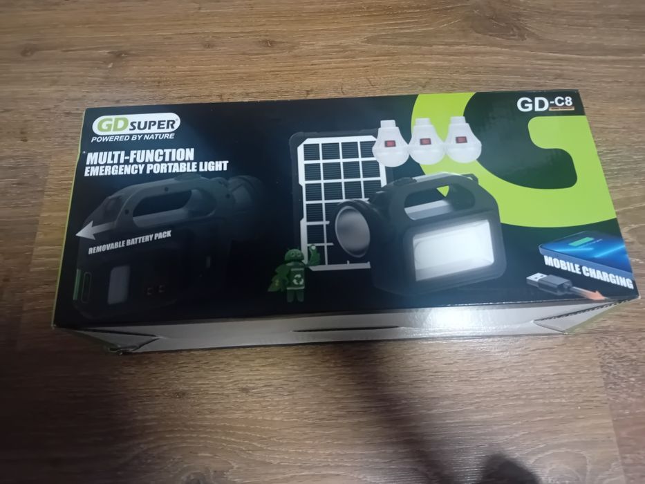 Kit portabil  pentru iluminat cu încărcare solara și la priza