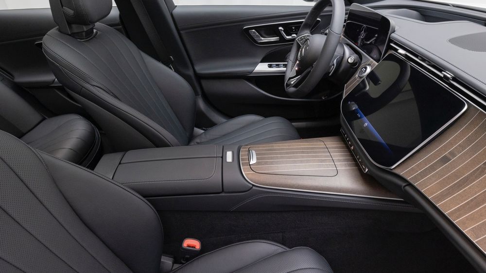 Mercedes-Benz E-Class E350e 4MATIC

85 969 $