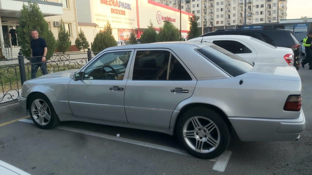 Srochna sotiladi Mercedes benz 124