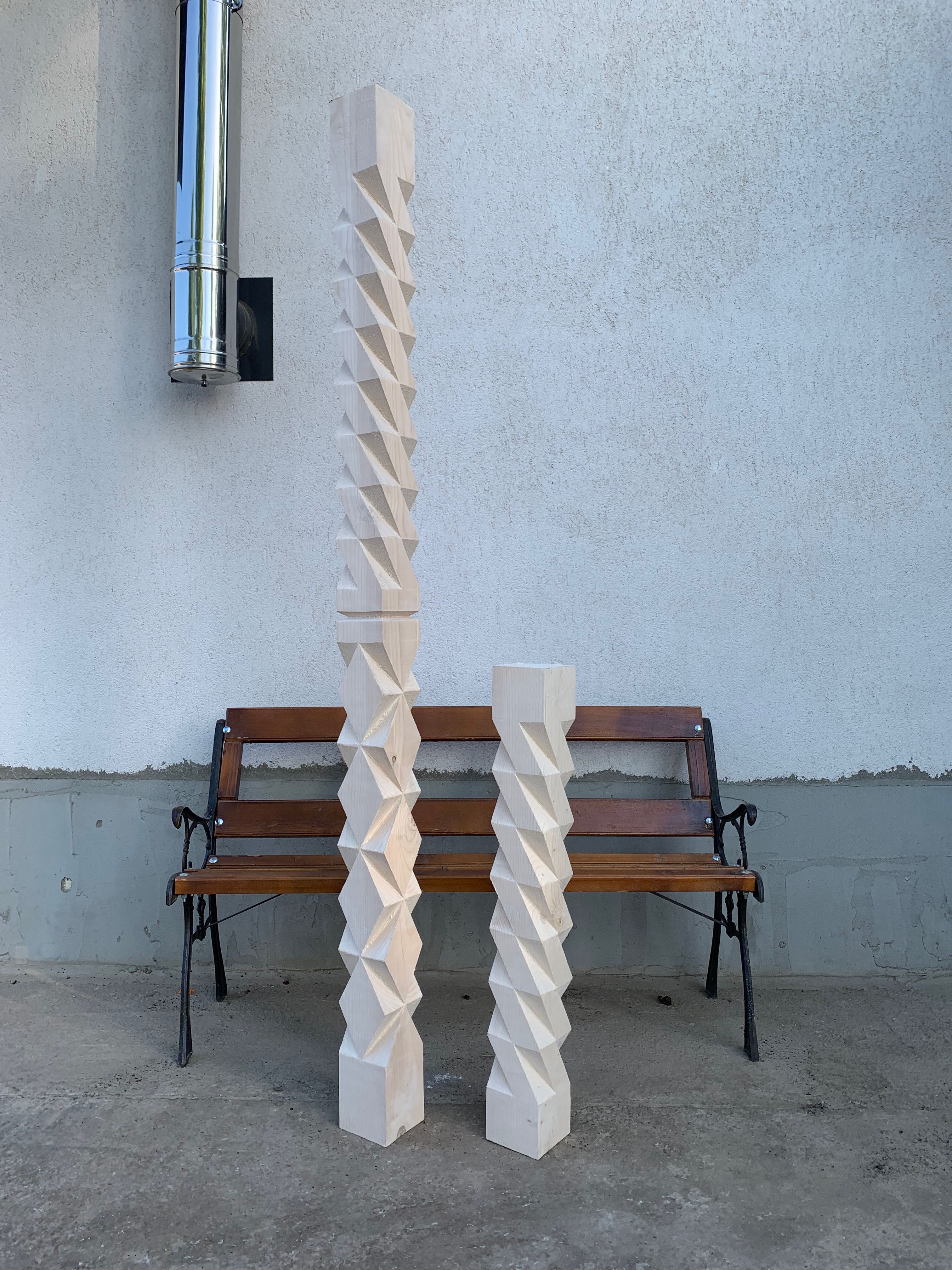 Stâlpi sculptați din lemn de brad/molid