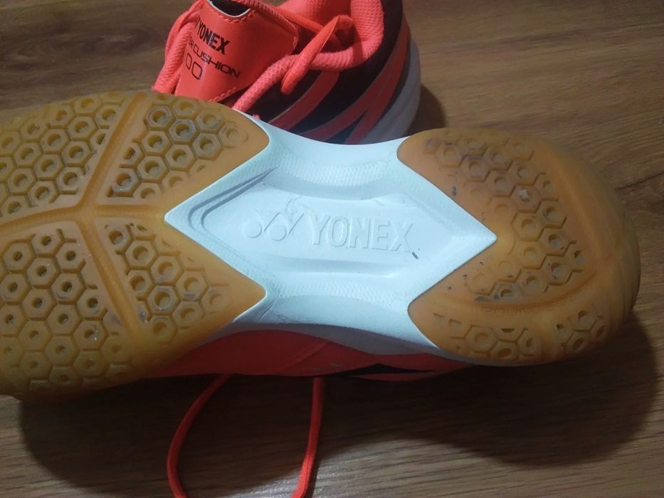 Маратонки Mizuno и Yonex за тенис на маса  и бадминтон Ном.38,ном.40