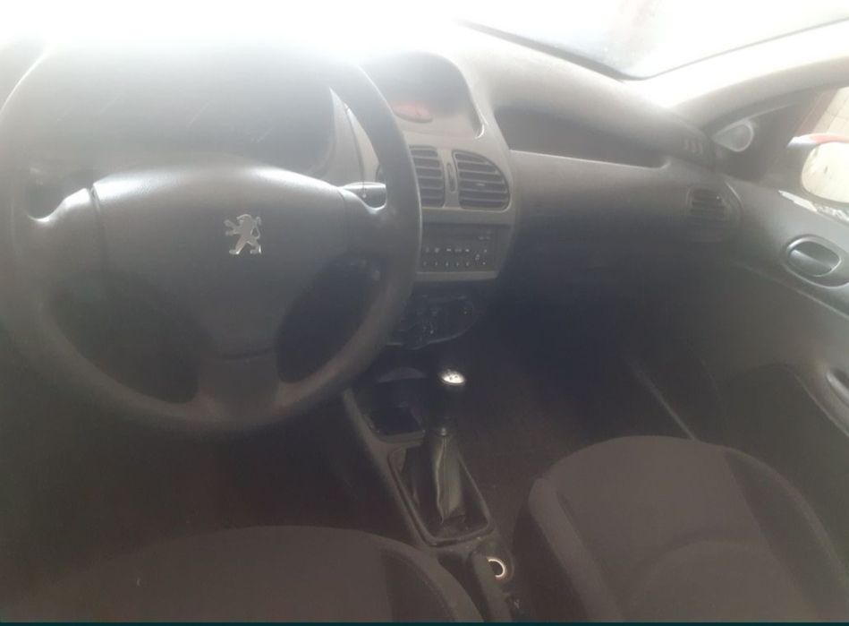 Dezmembrez Peugeot 206 1.4 benzina/1.4 diesel