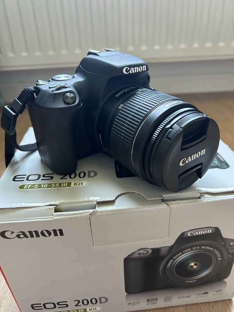 Canon 200D + Obiectiv 18-55mm + 50mm f/1.8 + Accesorii