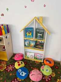 Biblioteca pentru copii de lemn tip Montessori casuta
