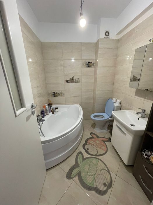 Închiriez casa 4 camere