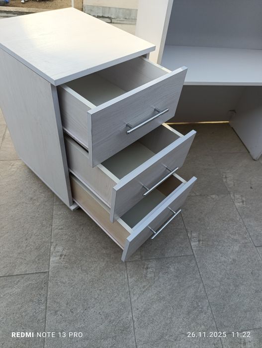 Продам стол ресепшн