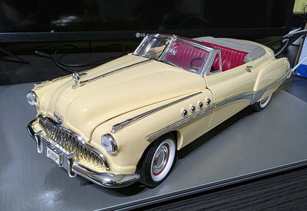 Buik Roadmaster 1949 (1:18)