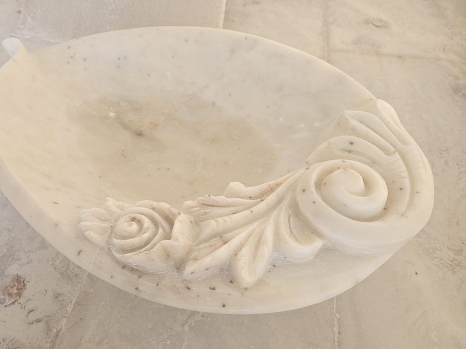 Lavoare din marmură – masive prelucrate manual