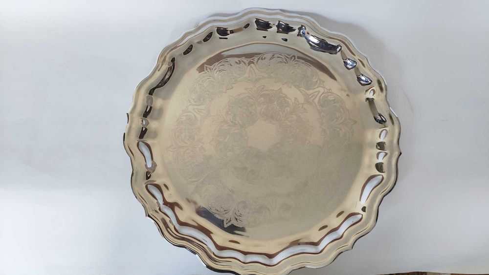 Голям гравиран поднос от цветни метали