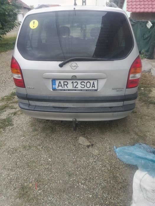 Vând Opel Zafira
