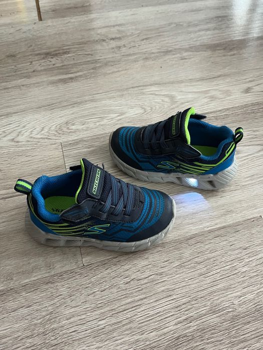 Adidasi skechers 24 cu luminite