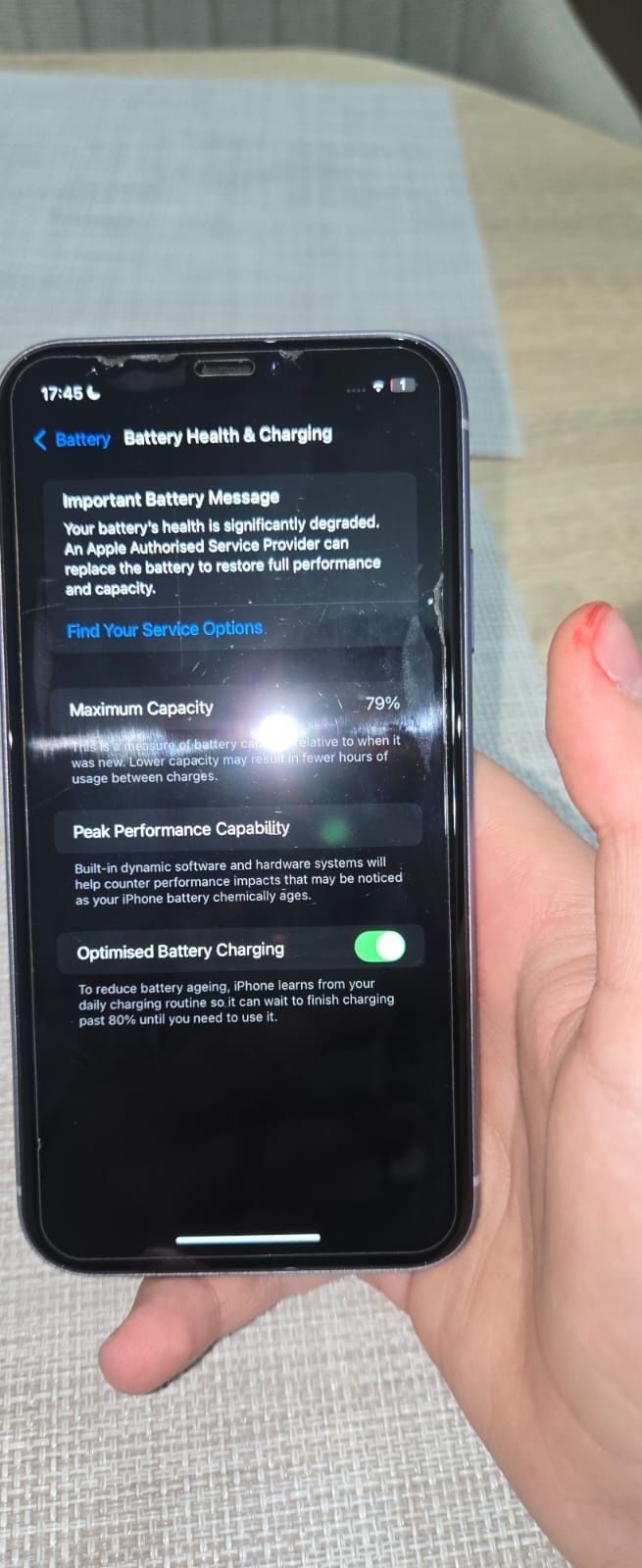iPhone 11 128gb battery health 79%