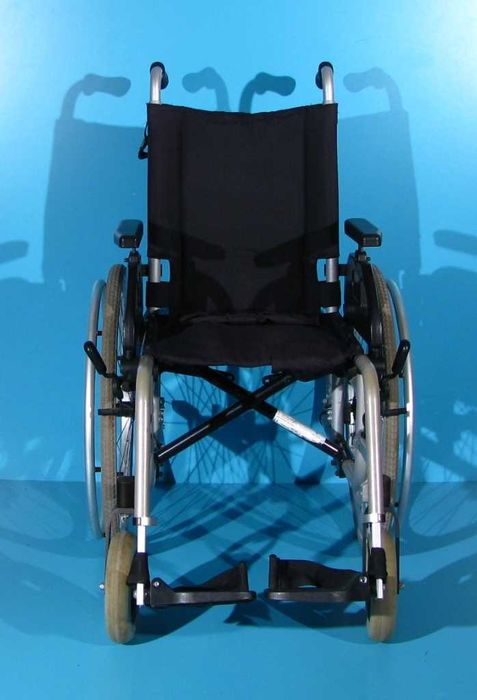 Scaun cu rotile din aluminiu Mobilex / latime sezut 40 cm