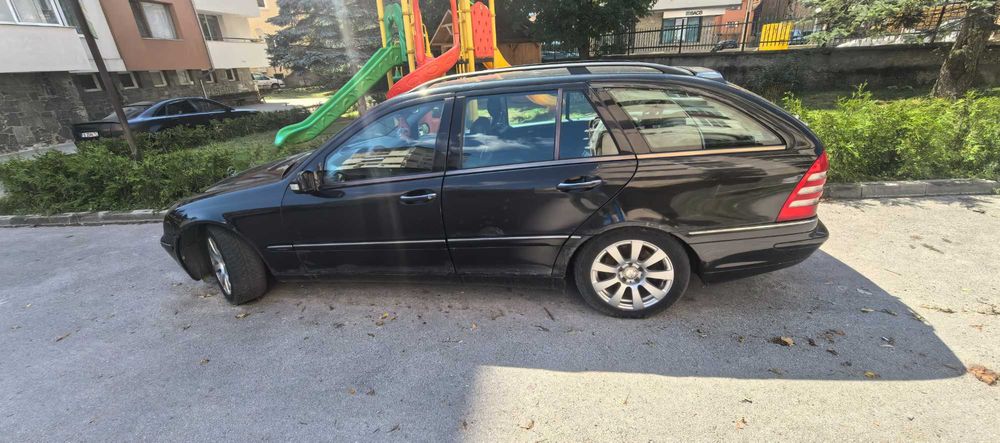 Мерцедес ц240 4х4 на части 2000 лв цял