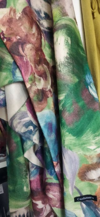 Дамска блуза и шал