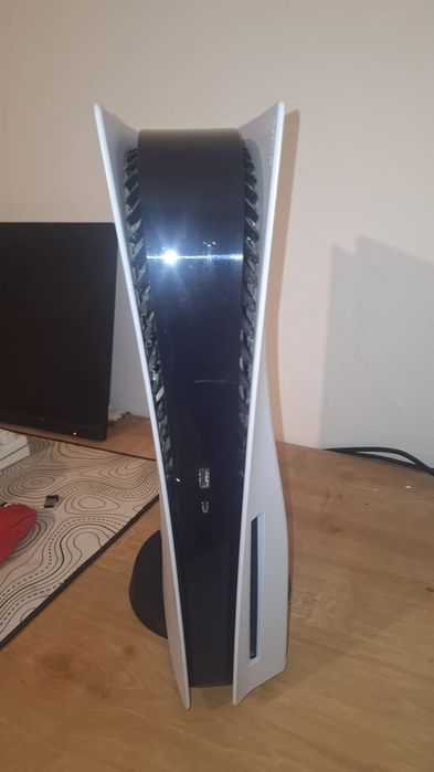 Vând PlayStation 5