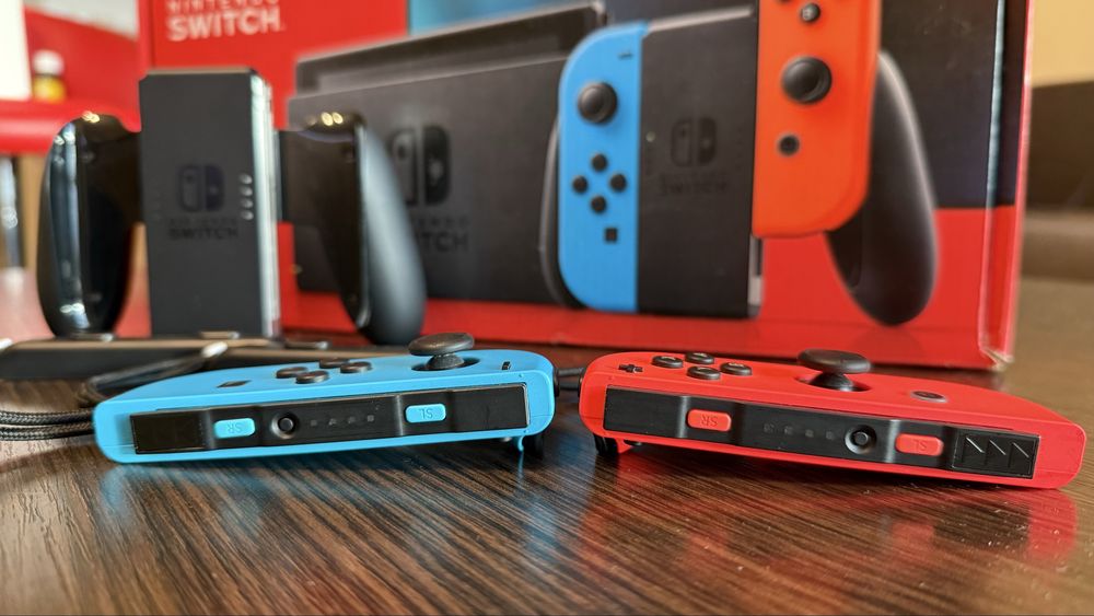 Consola NINTENDO SWITCH (Neon Red & Blue Joy-Cons) – full box