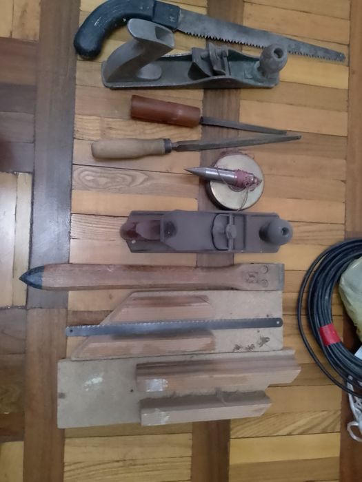 Продаются строительные инструменты.