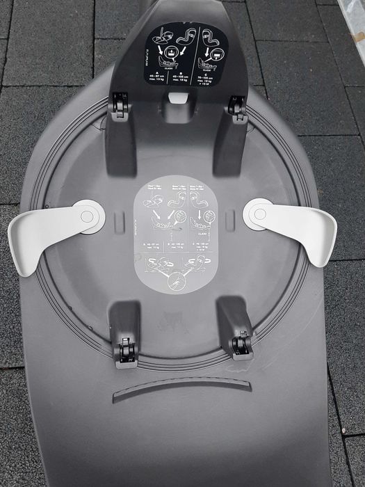 Столче за кола Cybex Cloud T plus с цвят leaf green и Base T
