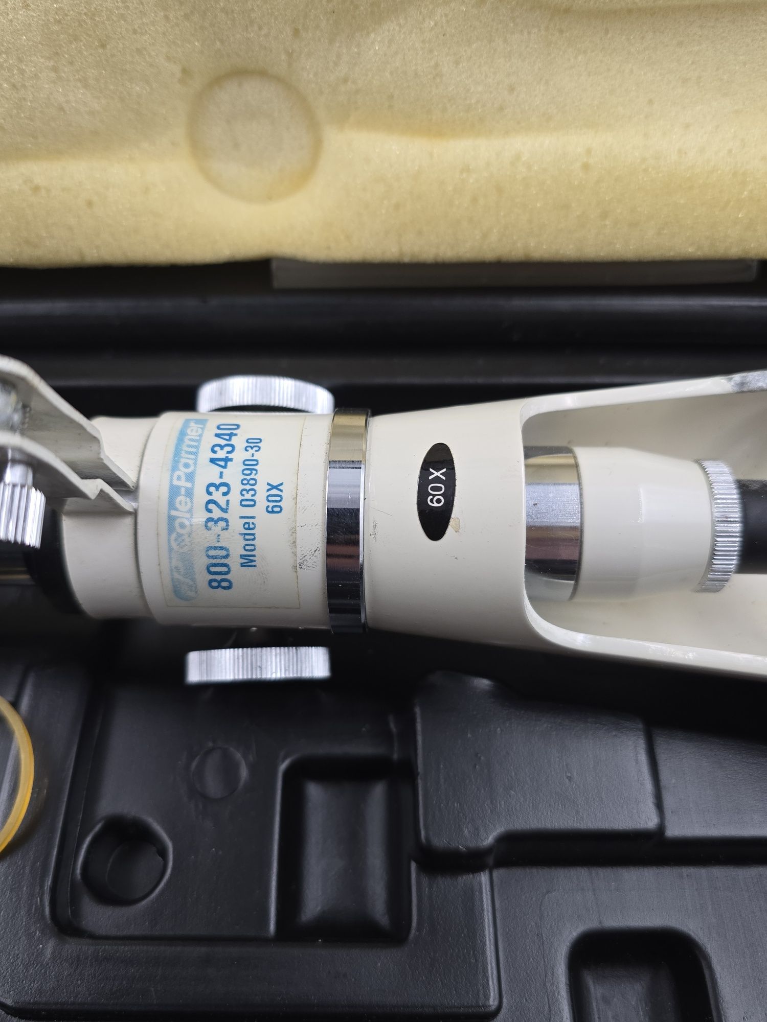 Microscop portabil