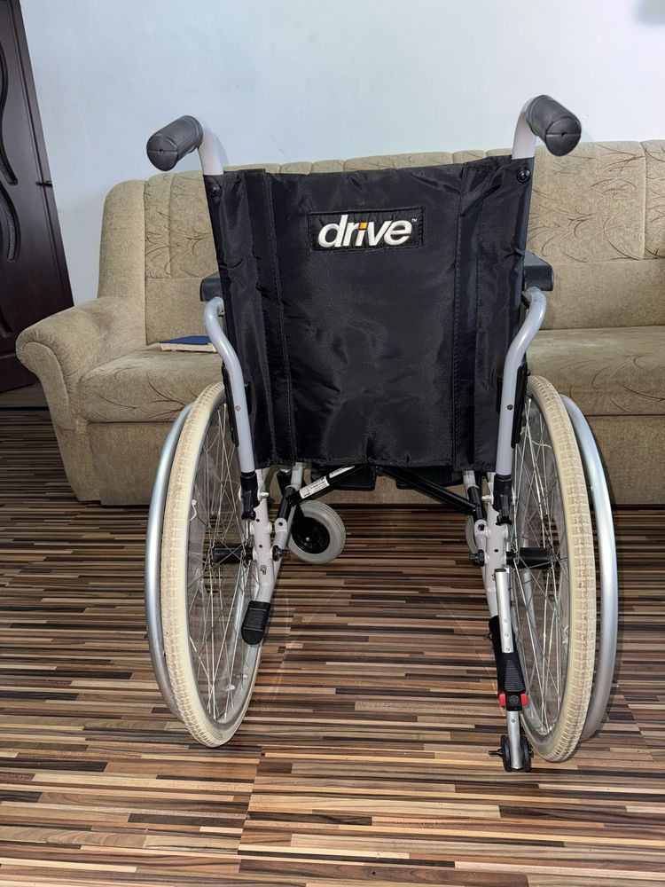 Scaun deplasare batrani dizabilitati handicap 42 cm (ca nou)