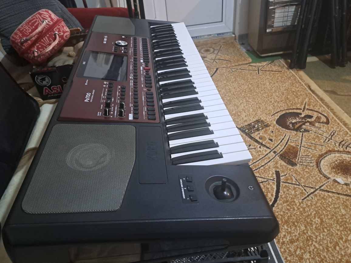 Korg pa 700 В отлично състояние