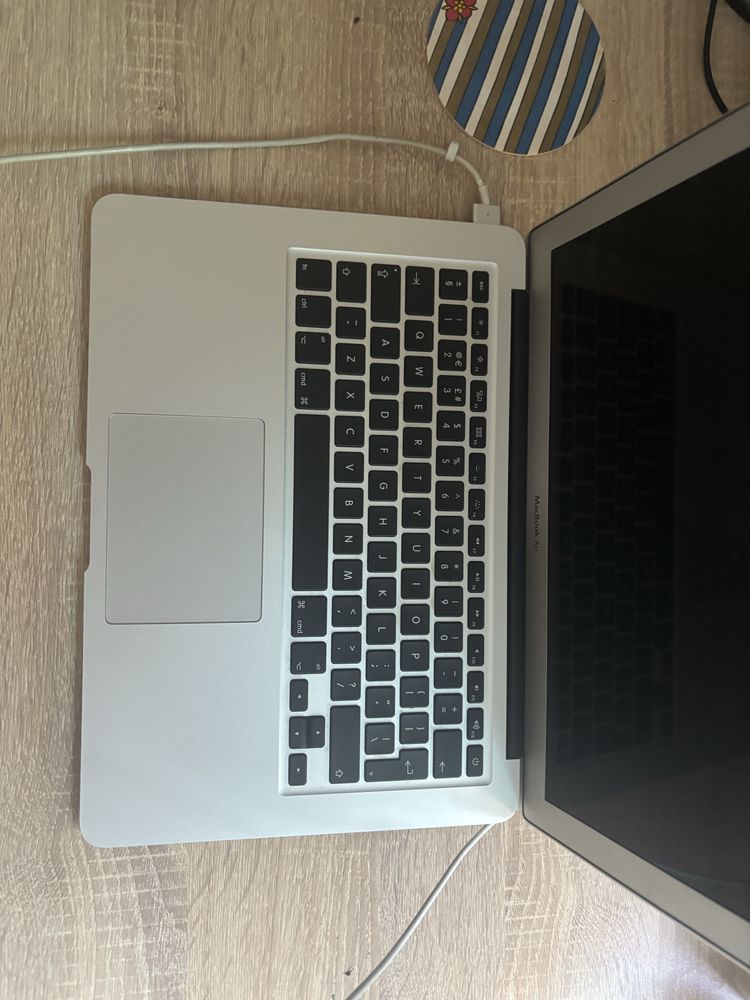 MacBook Air лаптоп