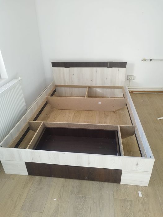 Vând pat cu saltea și sertar aproape nou