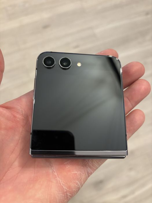 Galaxy Z Flip5 8GB RAM 256GB ROM Model SM-F731B Original ca NOU impeca