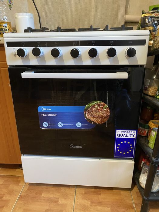 Кухонная плита газовая.