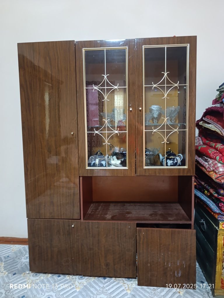 Kravat sotiladi. Servant sotiladi