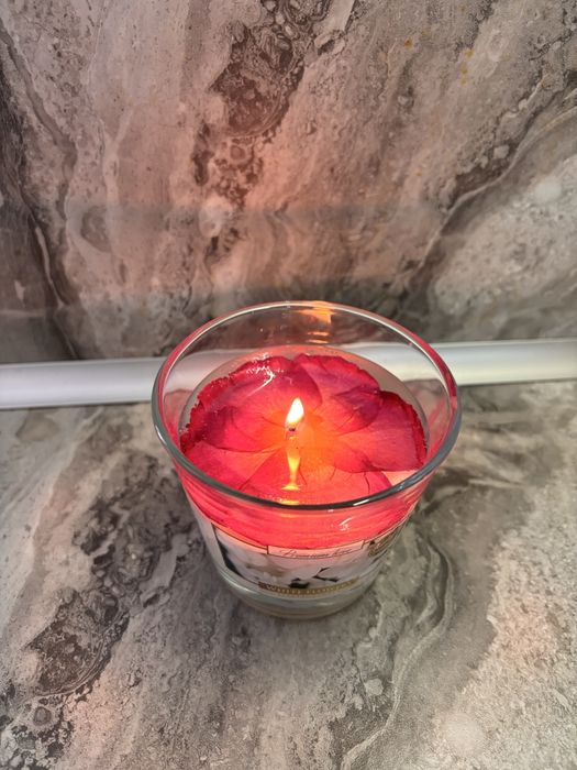 Ръчно изработена свещ