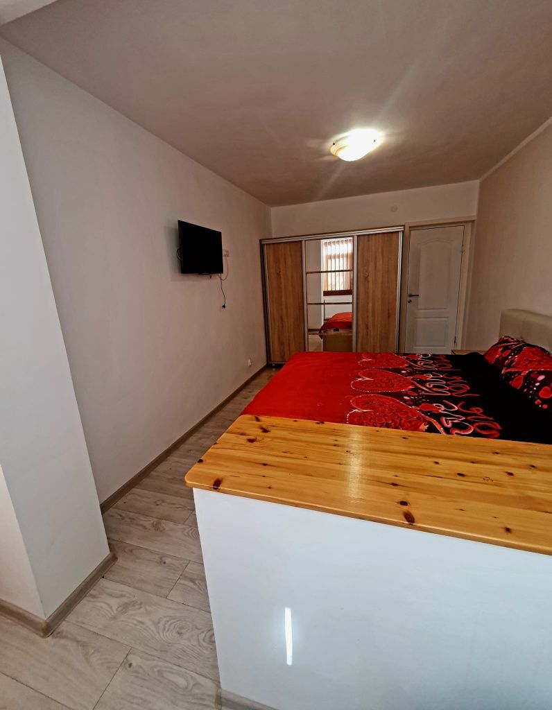 Închiriez Apartament 4 camere