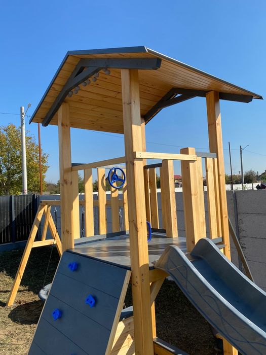 Căsuța pentru parc de joaca cu tobogan și leagan