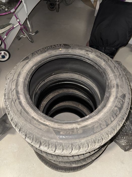 Комплект зимних шин почти новые Yokohama