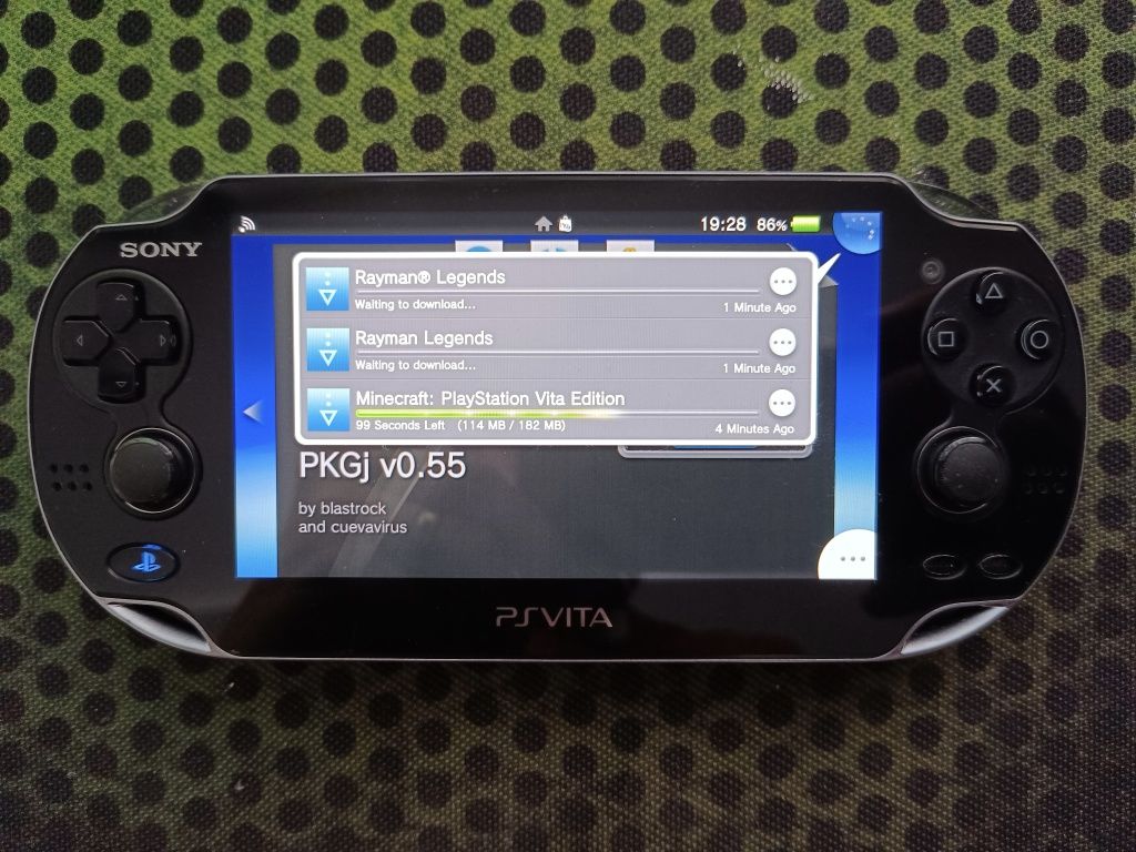PS Vita PCH-1004 OLED modata card 4gb husa