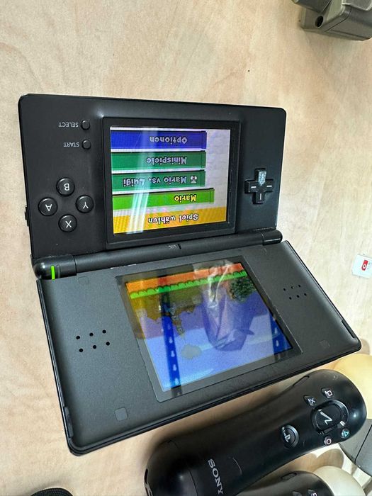 nintendo ds lite de colectie arta fina model mai vechi dar foarte bun
