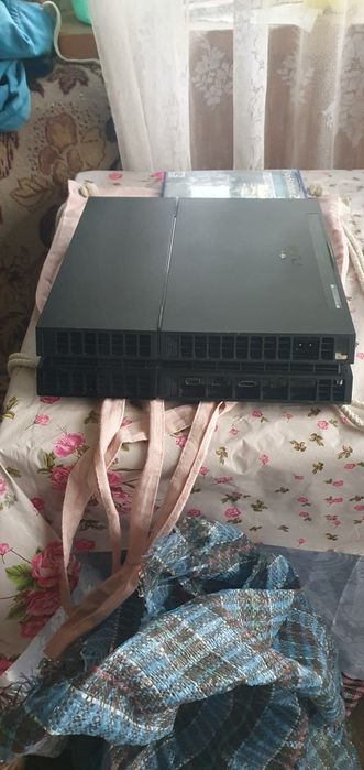Vând Sony PlayStation 4