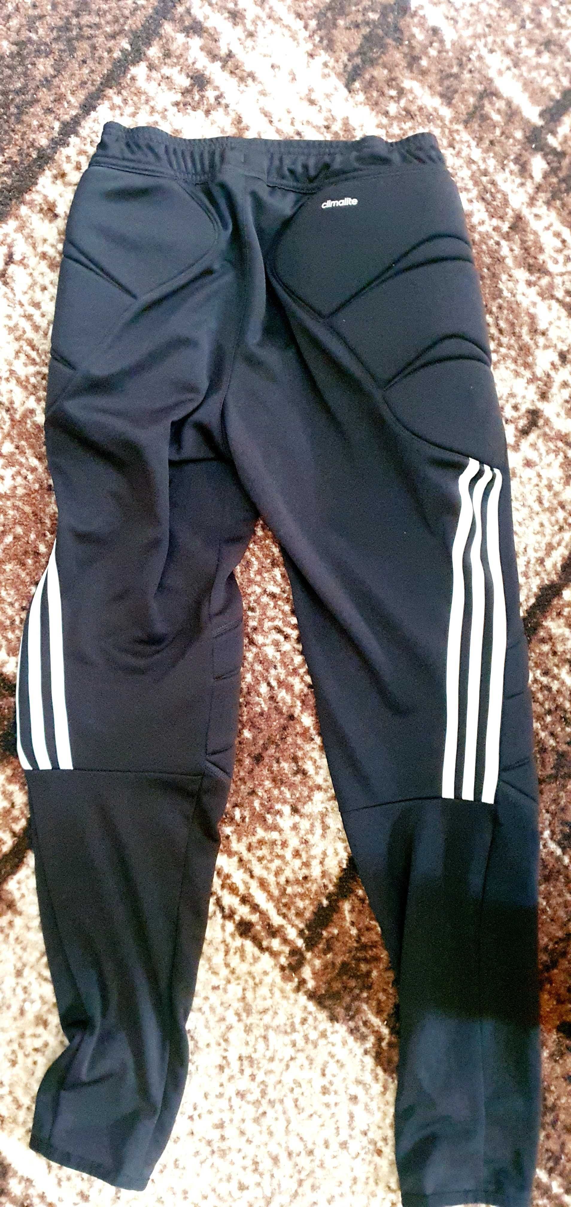Adidas Размер S панталон за спортуване  оригинален като нов