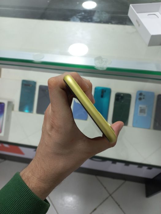 Iphone 11 ideal holatda sotiladi