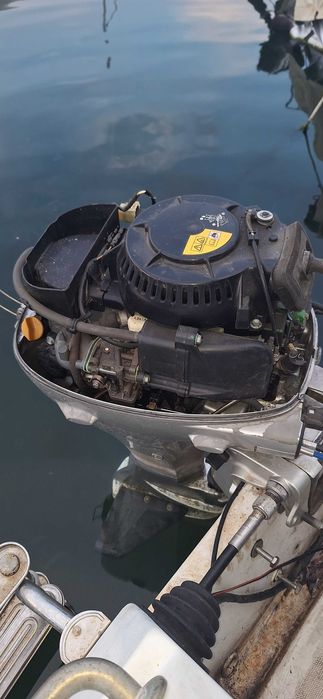 Извънбордов двигател Honda BF8 със стартер, щамбайн и документи.