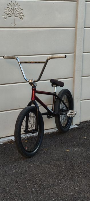 Vând bmx custom cult