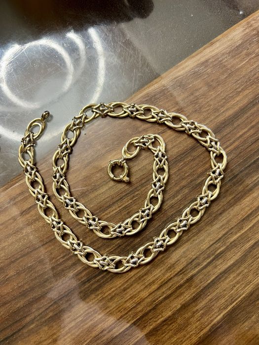 Красив златен синджир