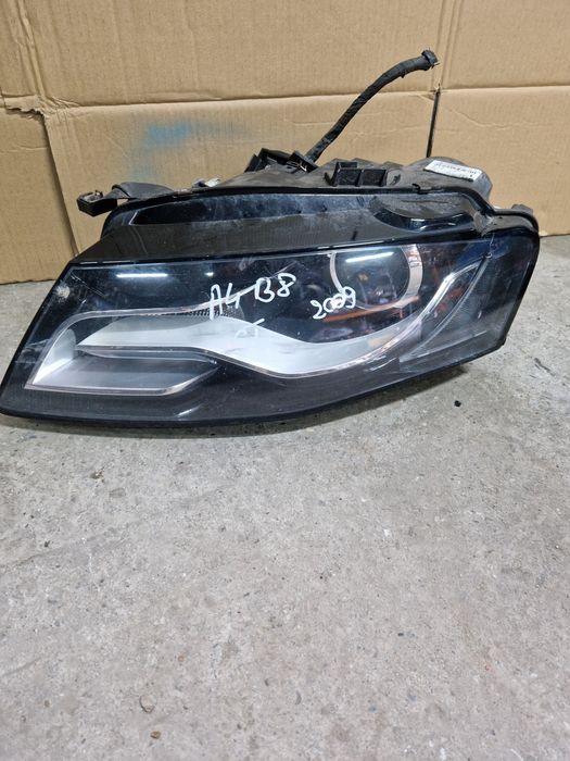 Far stânga cu led și xenon Audi A4 B8 2009